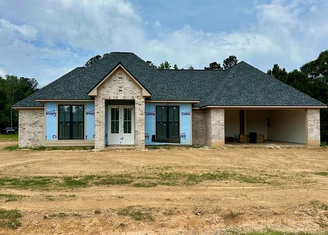 Property at 1013 Henry Lee Dr, Mccomb, MS 39648, 4 beds, 2 baths