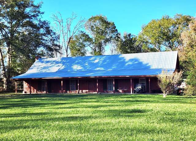 Property at 1077 Cleveland St, Hazlehurst, MS 39083, 3 beds, 2 baths