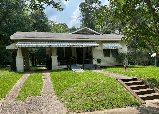 Property at 113 N Chestnut St, Mccomb, MS 39648, 3 beds, 1 bath