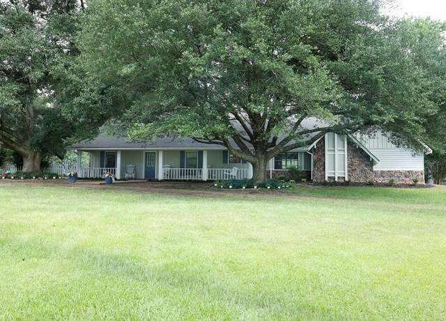 Property at 1015 Erin, Summit, MS 39666, 4 beds, 3 baths