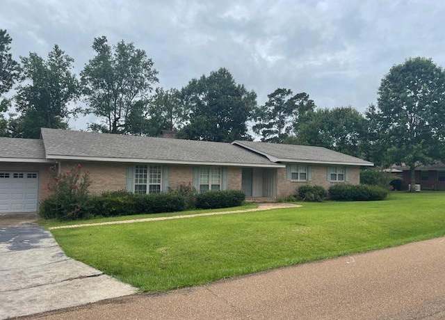 Property at 808 Oak St, Tylertown, MS 39667, 3 beds, 2.5 baths