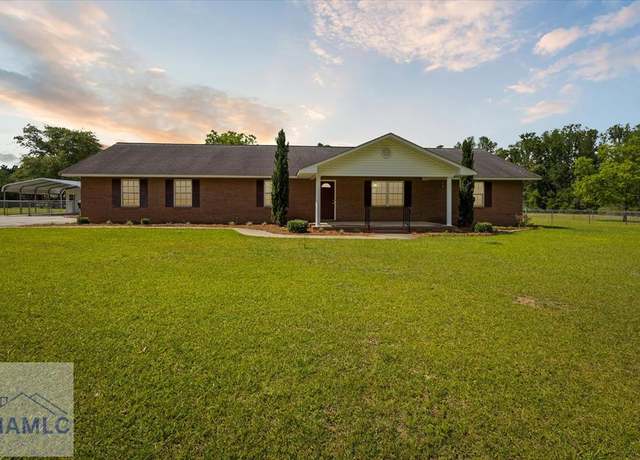 Property at 627 Howard St, Glennville, GA 30427, 2 beds, 3 baths