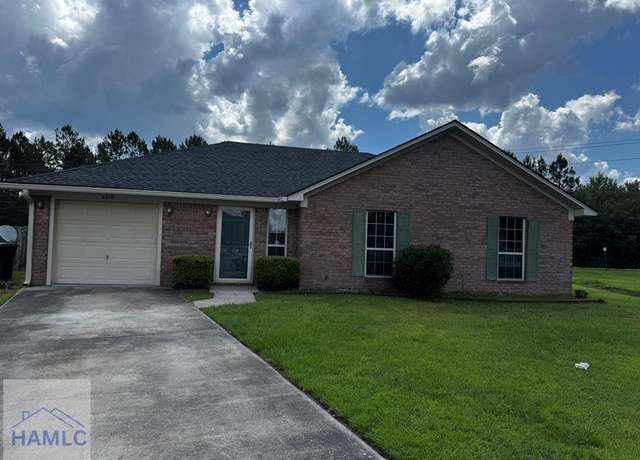Property at 2210 Driftwood Ln, Hinesville, GA 31313, 3 beds, 2 baths