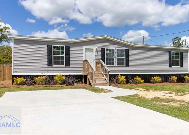 Property at 210 Gilford St, Jesup, GA 31546, 3 beds, 2 baths