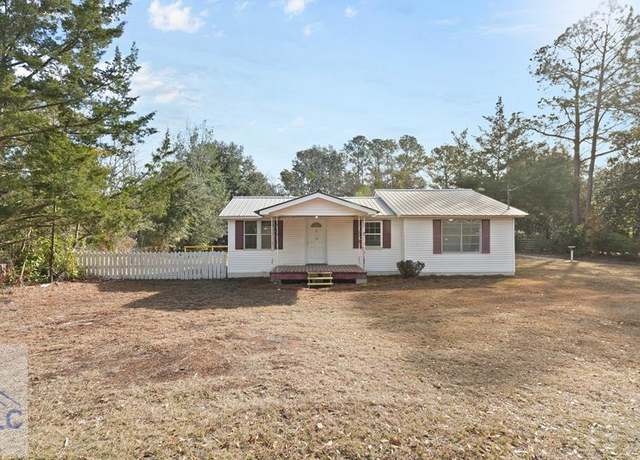 Property at 15 Paris Dr, Jesup, GA 31545, 4 beds, 2 baths