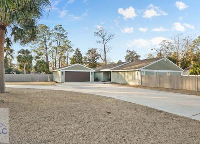 Property at 555 East Magnolia St, Jesup, GA 31545, 4 beds, 3 baths