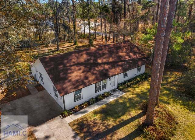 Property at 1012 Live Oak Dr, Hinesville, GA 31313, 4 beds, 2 baths