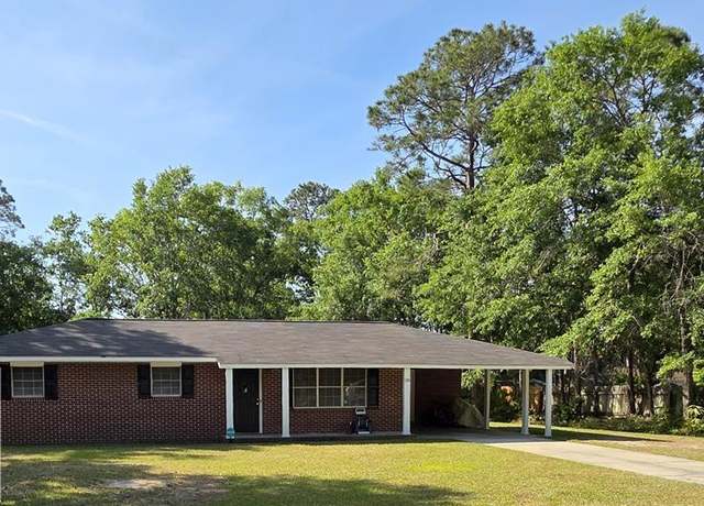 Property at 28 Cherry St, Hinesville, GA 31313, 3 beds, 1.5 baths