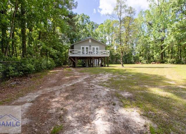 Property at 395 Clark St, Midway, GA 31320, 3 beds, 1 bath