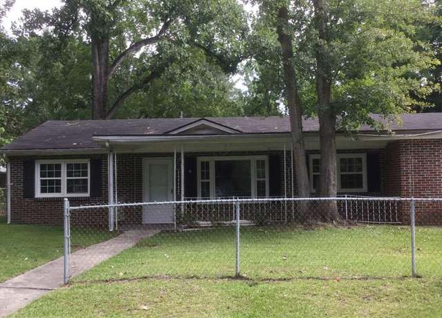 Property at 513 Stewart Dr, Hinesville, GA 31313, 4 beds, 2 baths