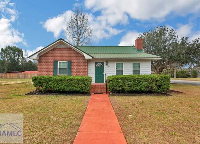 Property at 501 Marietta St, Glennville, GA 30427, 3 beds, 2.5 baths