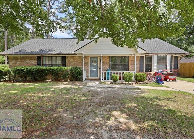 Property at 803 Grove Pl, Hinesville, GA 31313, 3 beds, 2 baths