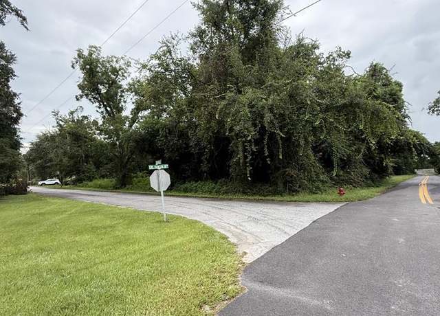 Property at 498 NE Broad St, Jesup, GA 31546