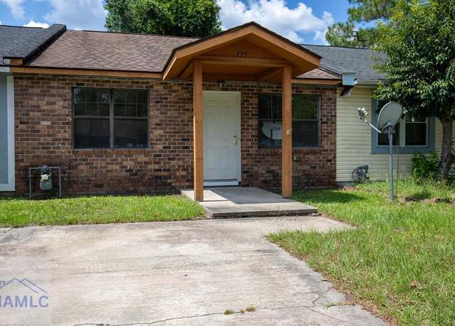Property at 725 Sharon St, Hinesville, GA 31313, 2 beds, 1 bath