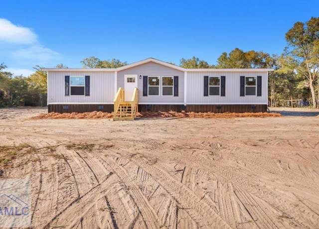 Property at 637 Gibson Cir, Hortense, GA 31543, 3 beds, 2 baths