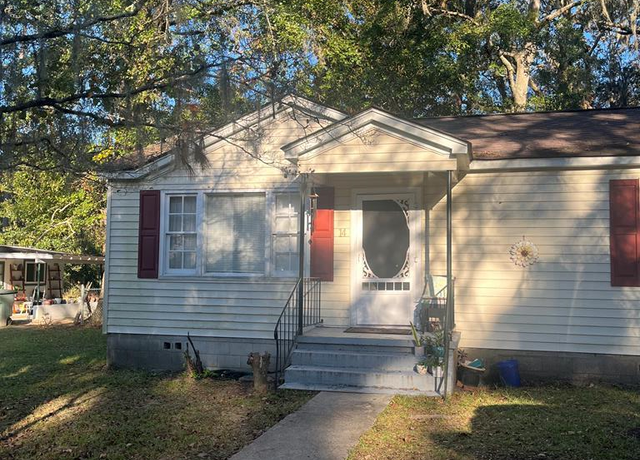 Property at 14 Sherwood Dr, Hinesville, GA 31313, 2 beds, 1 bath