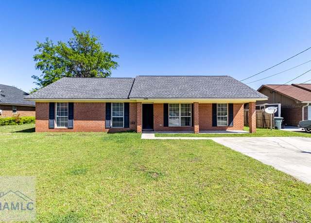 Property at 1635 Latham Ct, Hinesville, GA 31313, 3 beds, 2 baths