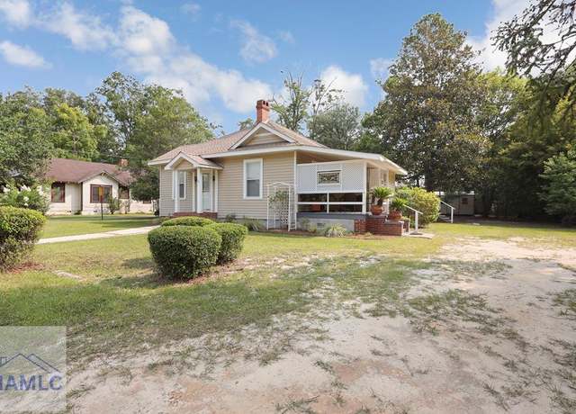 Property at 661 East Plum St, Jesup, GA 31546, 4 beds, 3 baths