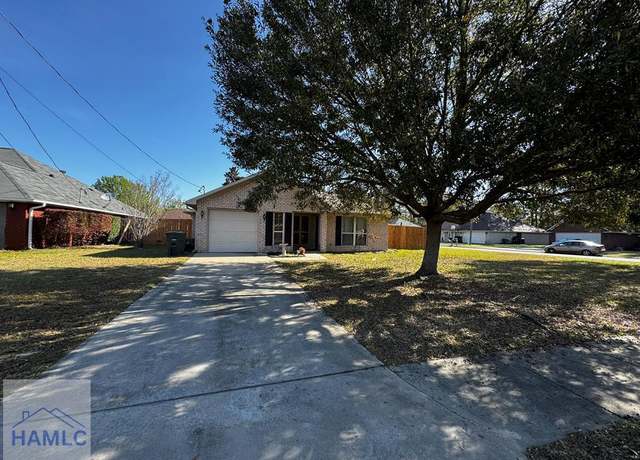 Property at 1300 Brentwood Dr, Hinesville, GA 31313, 3 beds, 2 baths