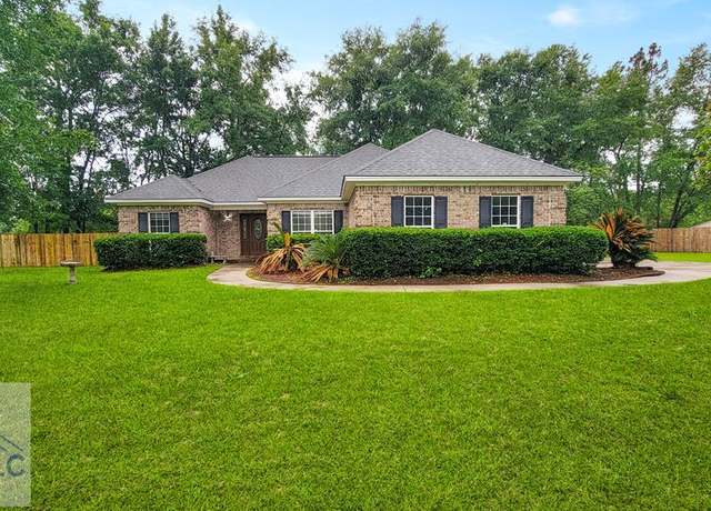 Property at 31 Pembroke Pl, Pembroke, GA 31321, 4 beds, 2 baths