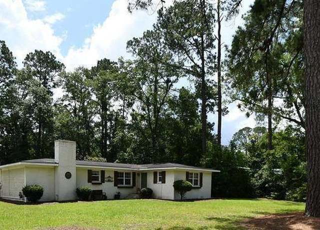 Property at 705 South Elm St, Jesup, GA 31545, 3 beds, 2 baths