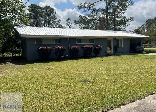 Property at 206 Adair St, Jesup, GA 31545, 3 beds, 1.5 baths