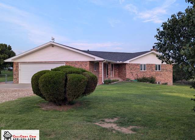 Property at 1771 Hillside Dr, Liberal, KS 67901, 4 beds, 3 baths