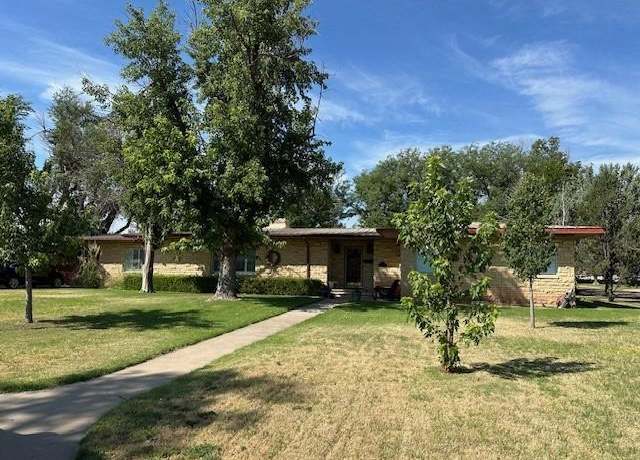 Property at 228 Cornell Ave, Liberal, KS 67901, 4 beds, 2.5 baths