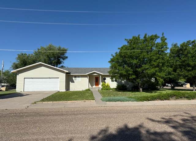 Property at 701 Kachina St, Ulysses, KS 67880, 5 beds, 2 baths