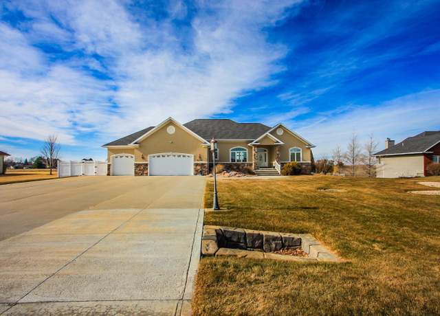 Property at 9376 S Sierra Dr, North Platte, NE 69101, 6 beds, 5 baths