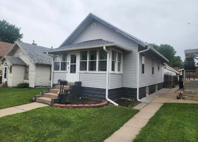 Property at 1114 W 6th St, North Platte, NE 69101, 3 beds, 1 bath
