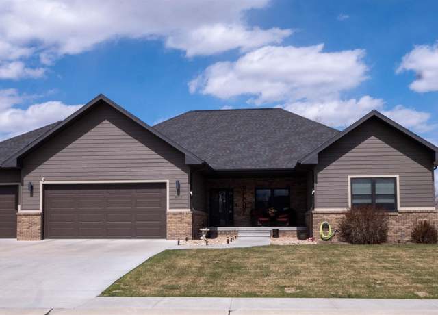 Property at 2109 Iron Eagle Ct, North Platte, NE 69101, 3 beds, 2 baths