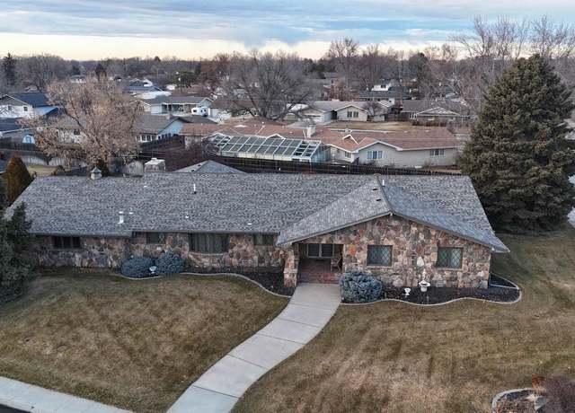Property at 2001 Sunset Dr, North Platte, NE 69101, 4 beds, 3 baths