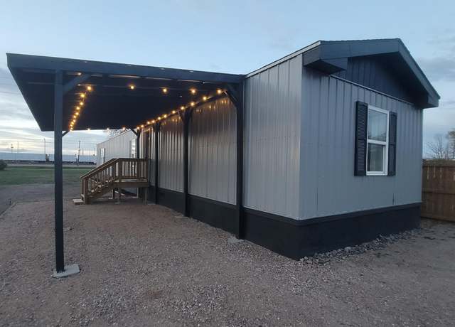 Property at 2801 1/2 W 6th St, North Platte, NE 69101, 3 beds, 2 baths