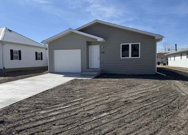 Property at 708 S Mccabe Ave, North Platte, NE 69101, 3 beds, 2 baths