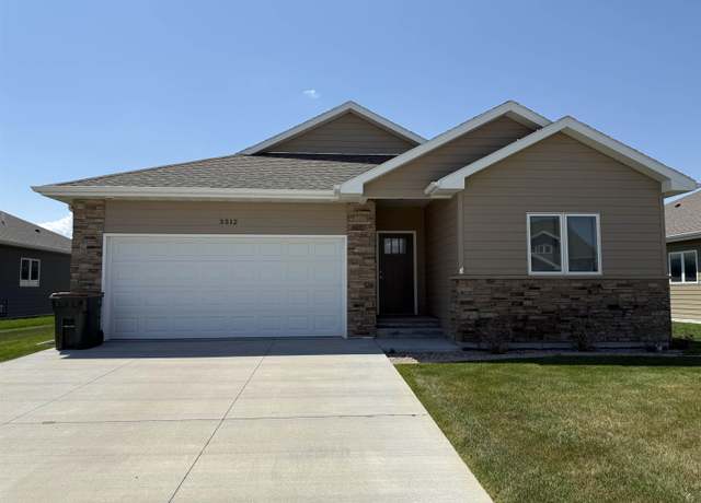 Property at 3512 Hummingbird Dr, North Platte, NE 69101, 3 beds, 2 baths