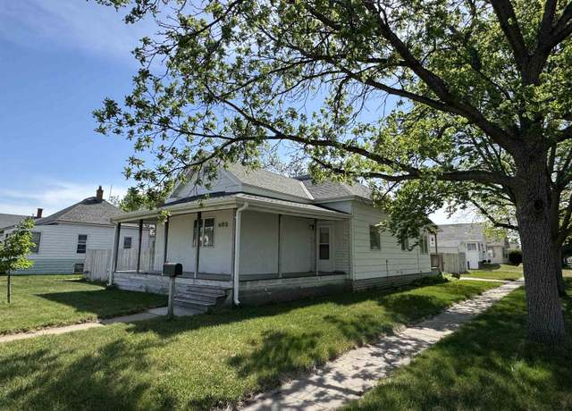 Property at 402 S Elm St, North Platte, NE 69101, 3 beds, 2 baths