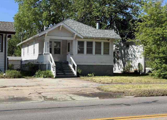 Property at 910 E 4th St, North Platte, NE 69101, 4 beds, 2 baths