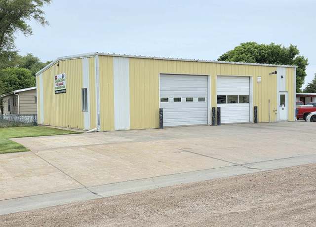 Property at 4004 W 14th St, North Platte, NE 69101, 5 beds, 3 baths