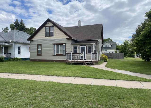 Property at 902 E 5th St, North Platte, NE 69101, 4 beds, 2 baths