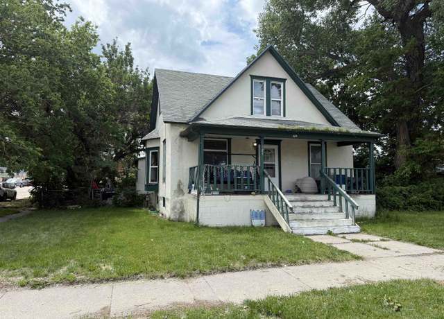 Property at 120 E 8 St, North Platte, NE 69101, 4 beds, 1 bath