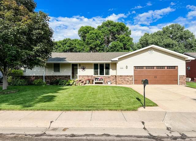 Property at 715 Dillon Ct, North Platte, NE 69101, 4 beds, 2 baths