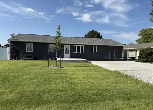 Property at 205 W Grove St, Hershey, NE 69143, 5 beds, 3 baths