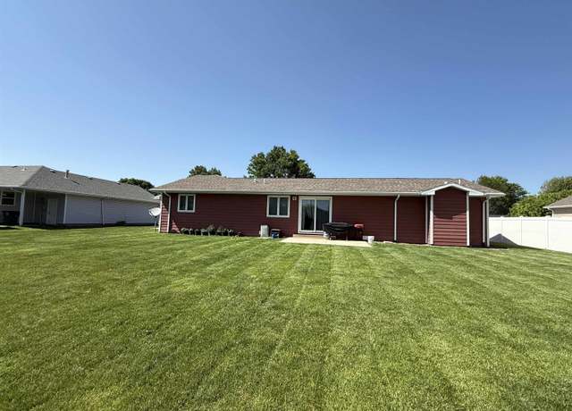 Property at 1402 Hackberry Rd, North Platte, NE 69101, 3 beds, 2 baths