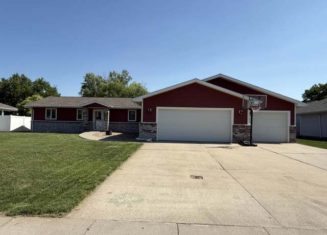 Property at 1402 Hackberry Rd, North Platte, NE 69101, 3 beds, 2 baths