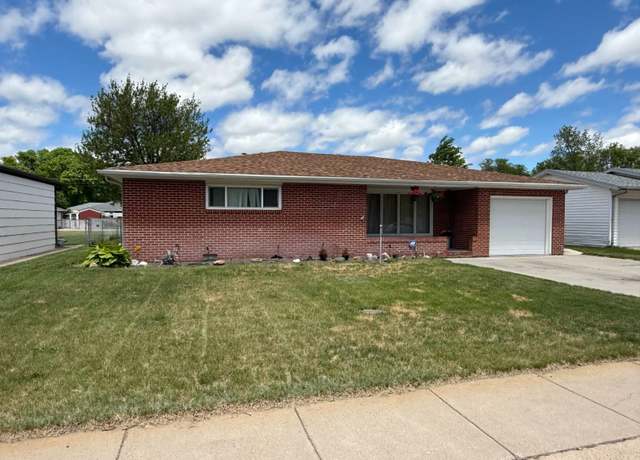 Property at 2211 W C St, North Platte, NE 69101, 3 beds, 2 baths
