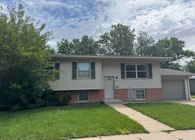 Property at 711 S Vine St, North Platte, NE 69101, 4 beds, 2 baths