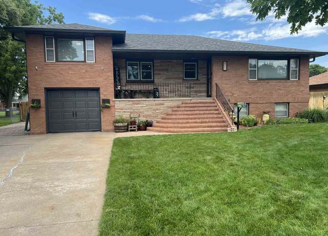 Property at 1405 W B St, North Platte, NE 69101, 4 beds, 3 baths