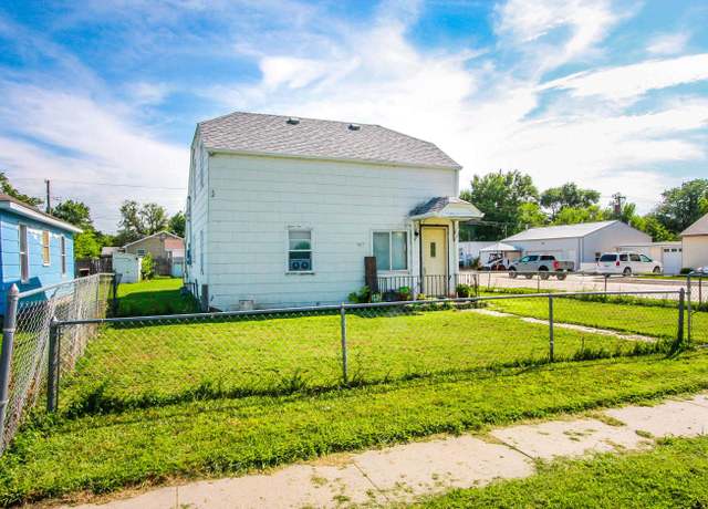 Property at 1822 W 6th St, North Platte, NE, 2 beds, 1 bath