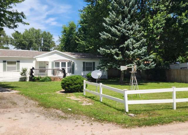Property at 1115 E 13th St, North Platte, NE 69101, 3 beds, 2 baths